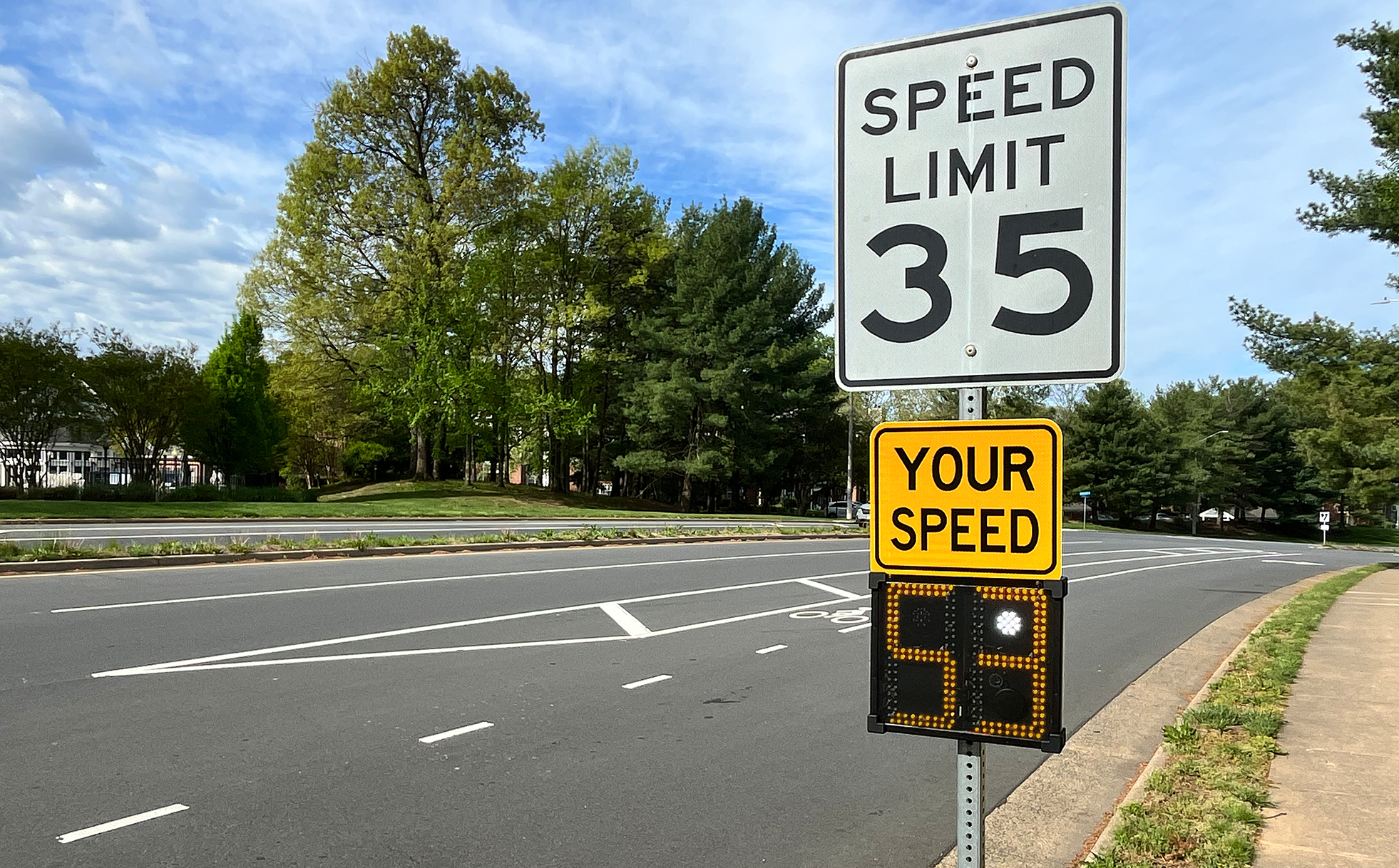Enhancing Traffic Safety How Speed Radar Signs Complement Traditional 